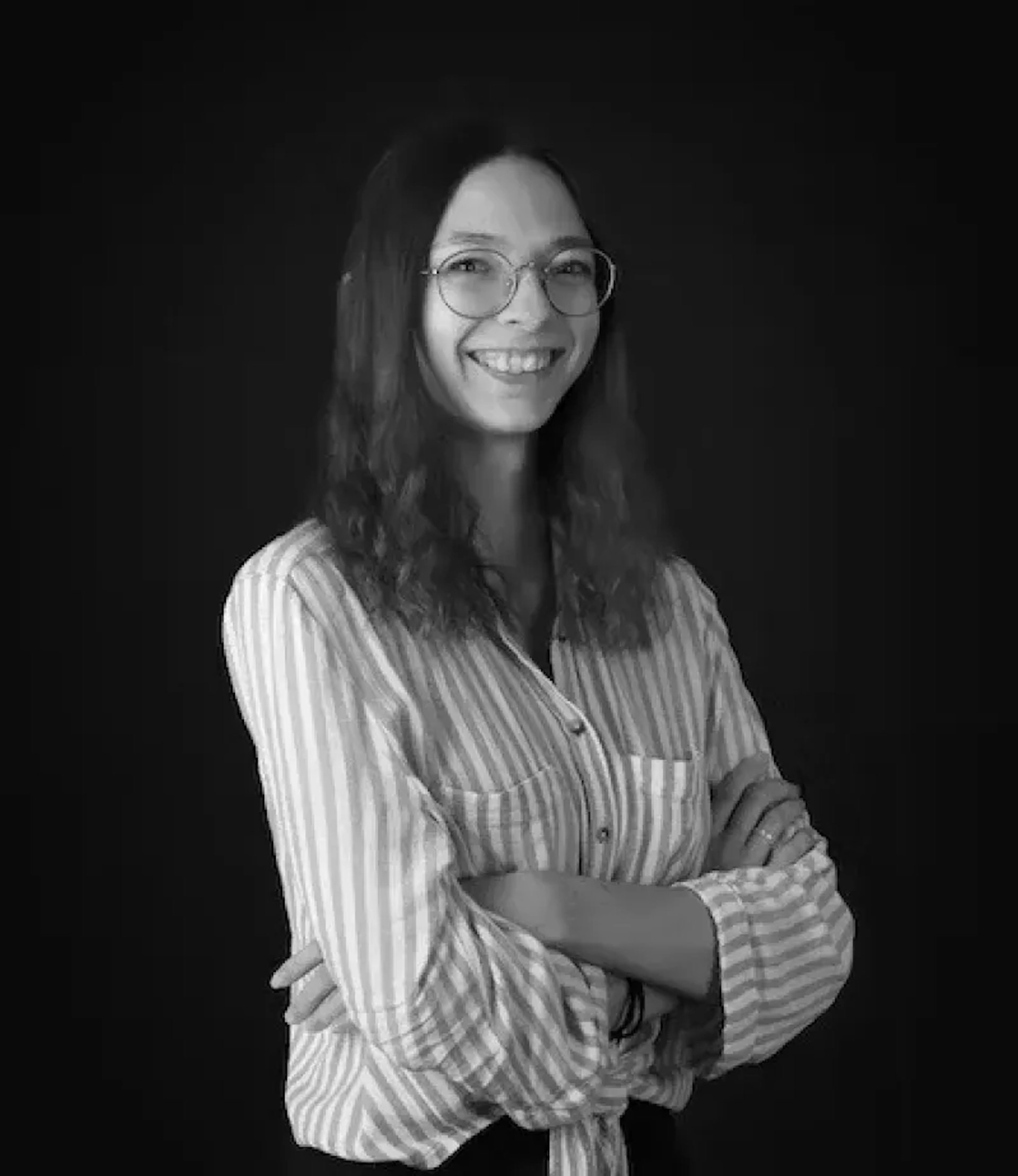 Femme graphiste professionnelle souriante, agence digitale Suisse - Gillian